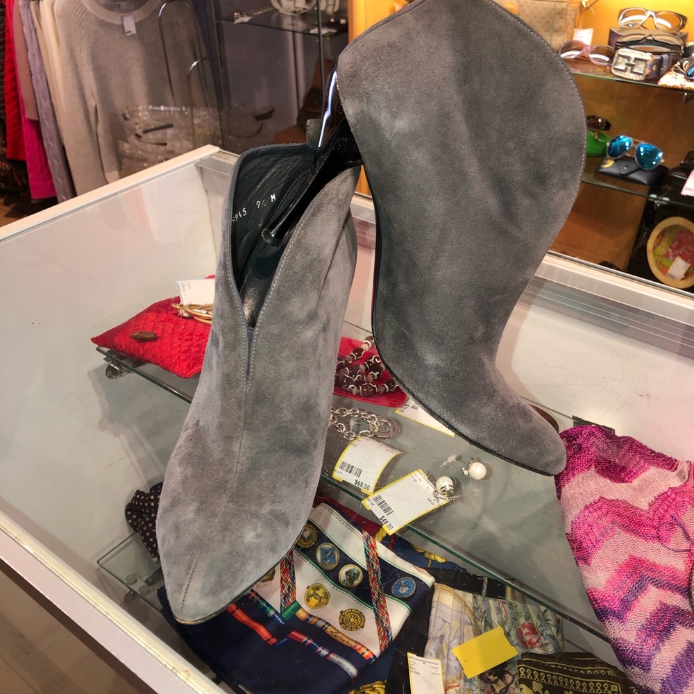 Stuart Weitzman gray suede chrome heel booties!🔥